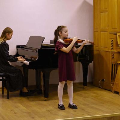 Stīgu instrumentu nodaļas koncerts “Ziemassvētku gaidās”