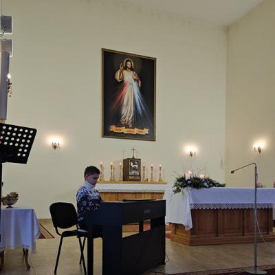Mūzikas skolas audzēkņu koncerts Daugavpils Dieva Želsirdības baznīcā