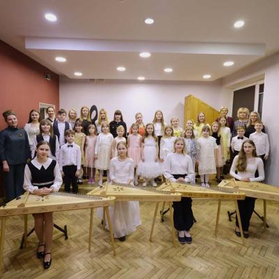 Kora klases audzēkņu koncerts Lai balstiņi tālu skan...  