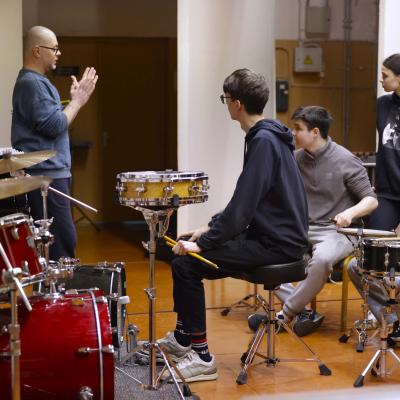 Pedagogu profesionālās kvalifikācijas pilnveides programma izglītības programmas Sitaminstrumentu spēlē pedagogiem Dariusa Rudisa vadībā