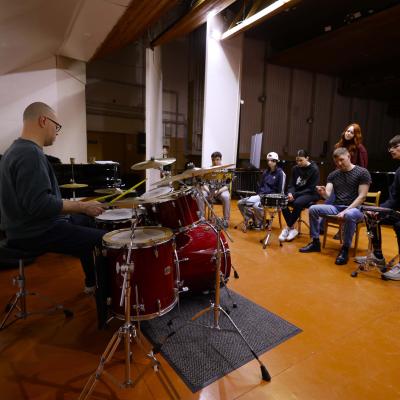 Pedagogu profesionālās kvalifikācijas pilnveides programma izglītības programmas Sitaminstrumentu spēlē pedagogiem Dariusa Rudisa vadībā