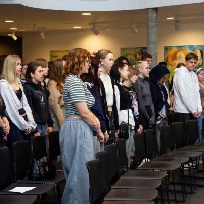 SBDMV audzēkņi sveic Saules skolas kolektīvu Valsts svētkos!