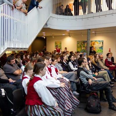 SBDMV audzēkņi sveic Saules skolas kolektīvu Valsts svētkos!