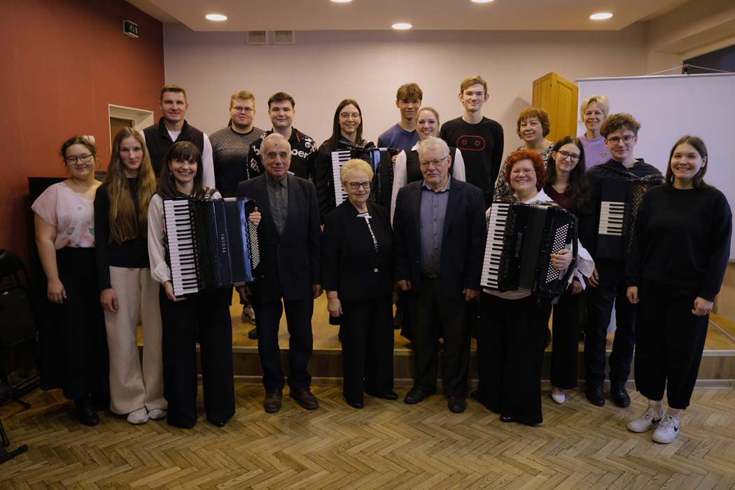 Georgijam Skakunam – 100