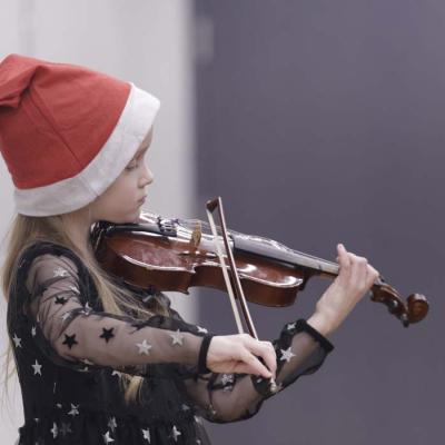 Stīgu instrumentu nodaļas koncerts Ziemassvētku Gaidās