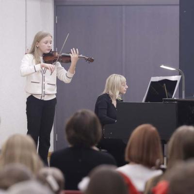 Stīgu instrumentu nodaļas koncerts Ziemassvētku Gaidās