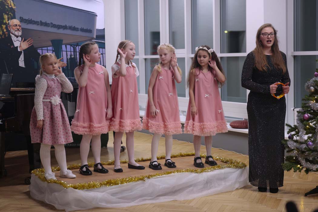 Kora klases audzēkņu Ziemassvētku koncerts “Ziemas stāsti dziesmās”