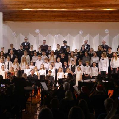 Koncerts Lai skan Ziemassvētkos!