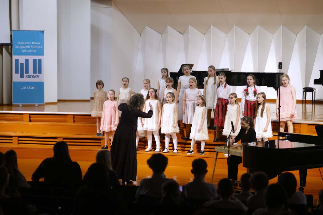 Kora klases kolektīvu koncerts “Dziesmu kamolītis”