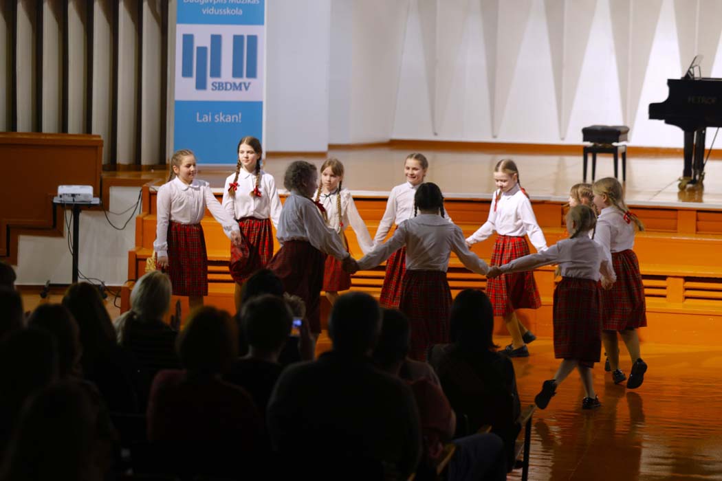 Kora klases kolektīvu koncerts “Dziesmu kamolītis”