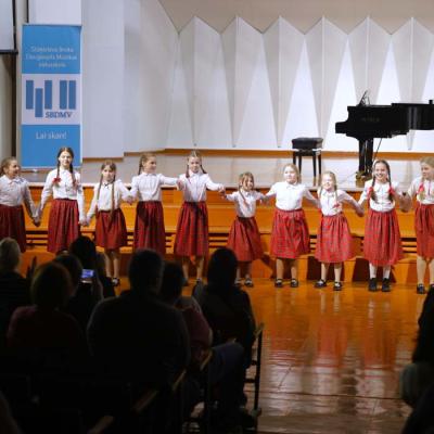 Kora klases kolektīvu koncerts “Dziesmu kamolītis”