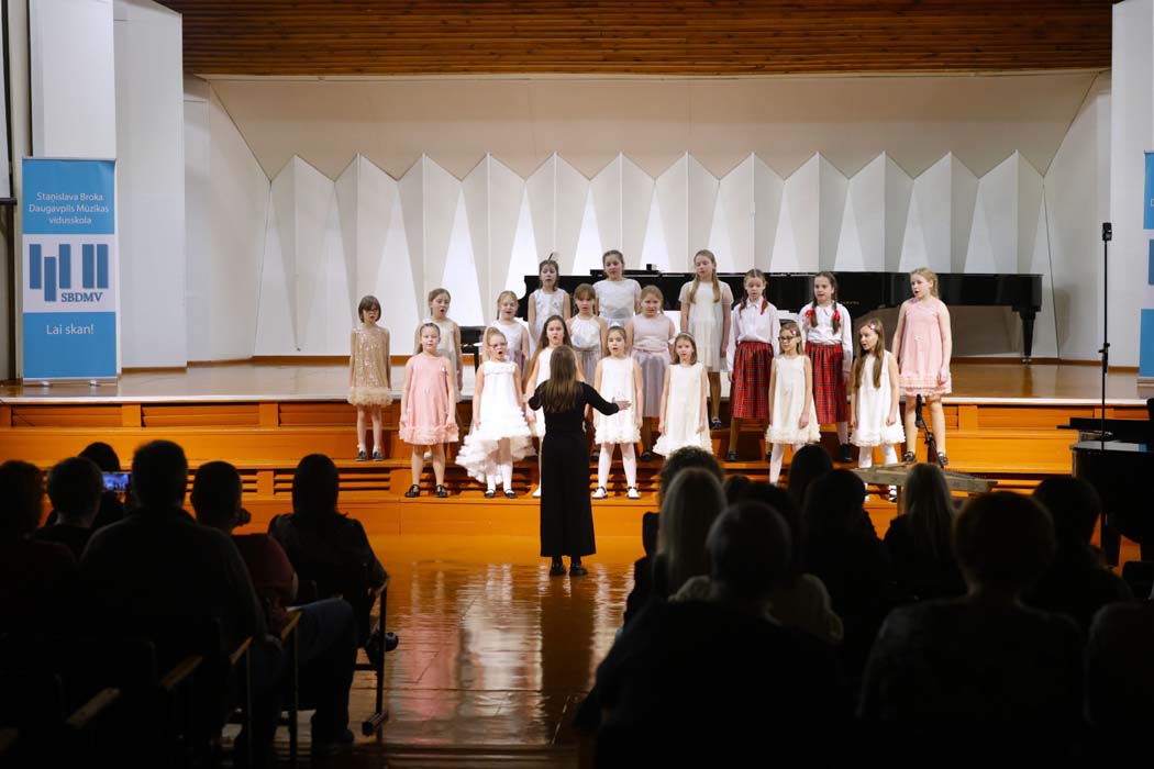 Kora klases kolektīvu koncerts “Dziesmu kamolītis”